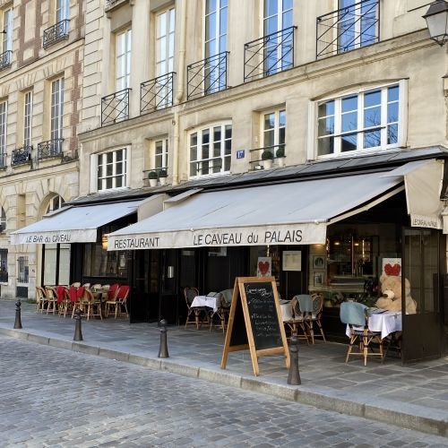 @lecaveaudupalais